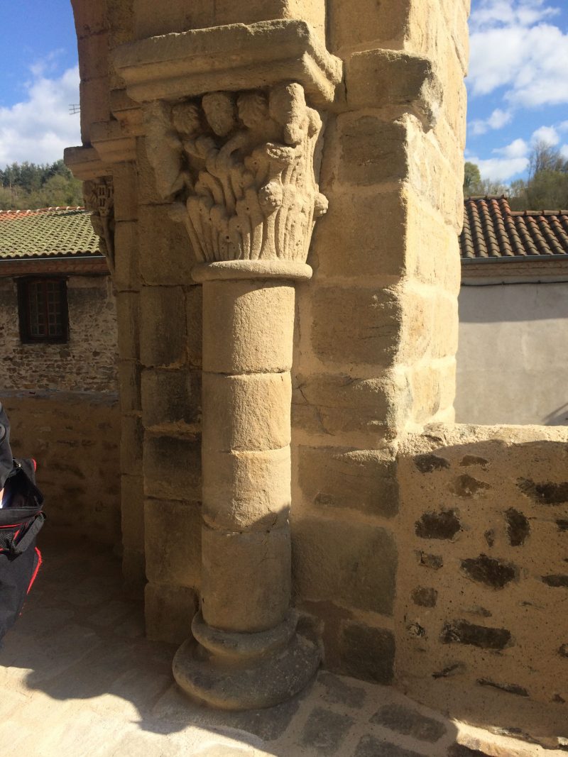 Agence Caillault ACMH – Collégiale Saint-Laurent d’Auzon – Colonne du porche sud 1