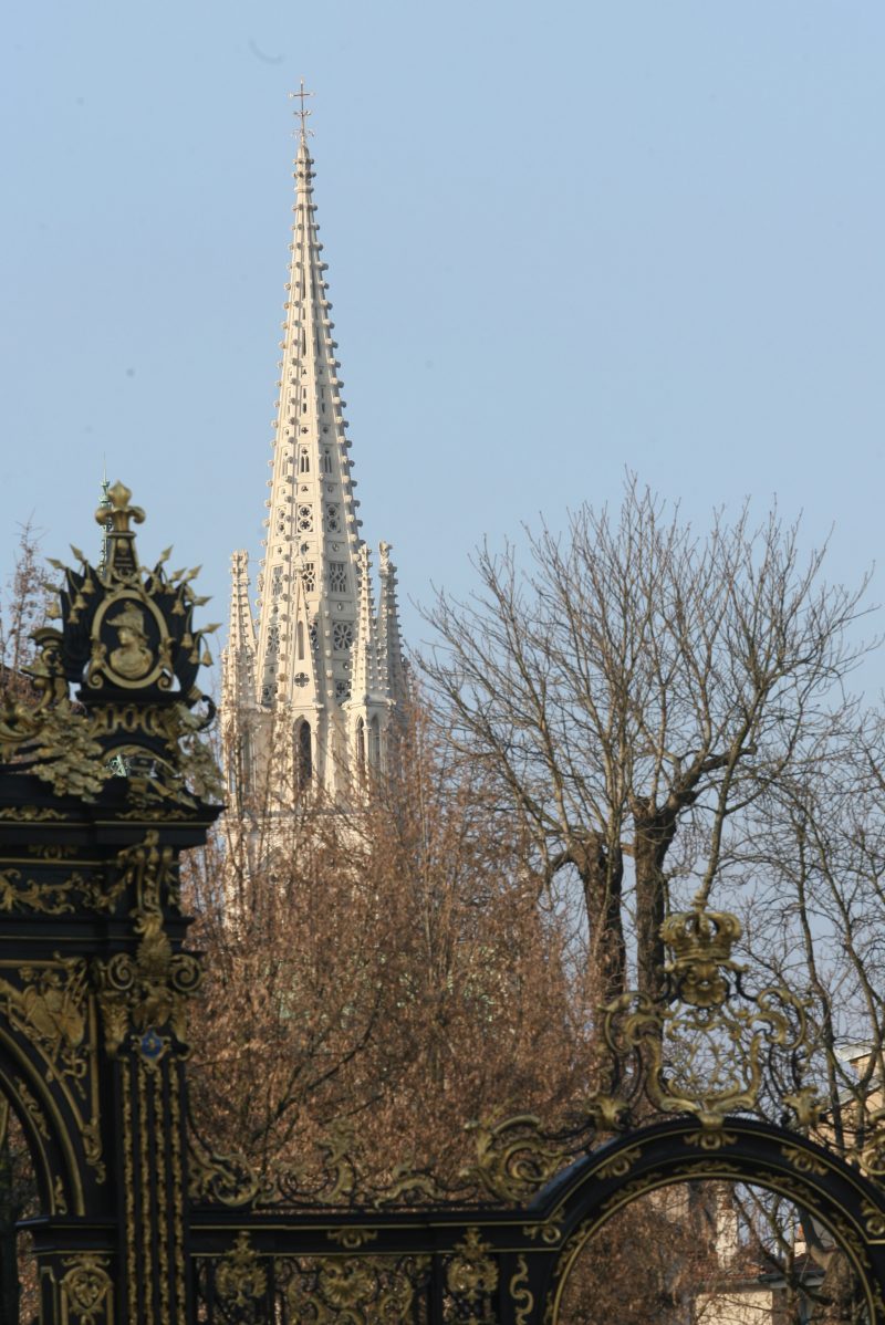 Agence Caillault ACMH – Eglise Saint Epvre – Nancy – Vue de la flèche restaurée depuis la place Stanislas