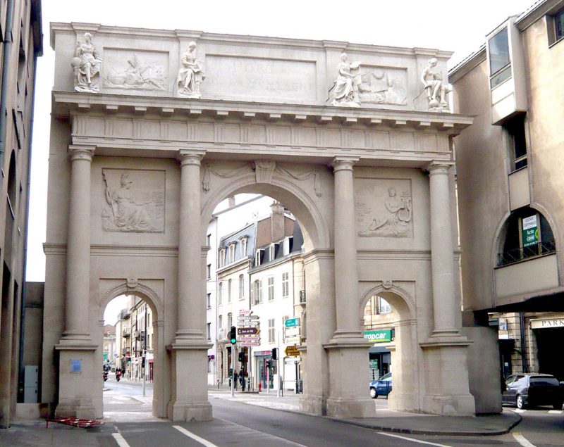 Agence Caillault ACMH – Porte Stanislas – Nancy – Façade est après restauration