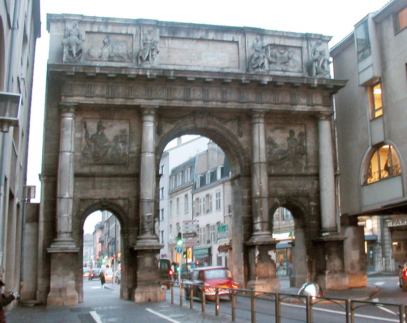 Agence Caillault ACMH – Porte Stanislas – Nancy – Façade est avant restauration