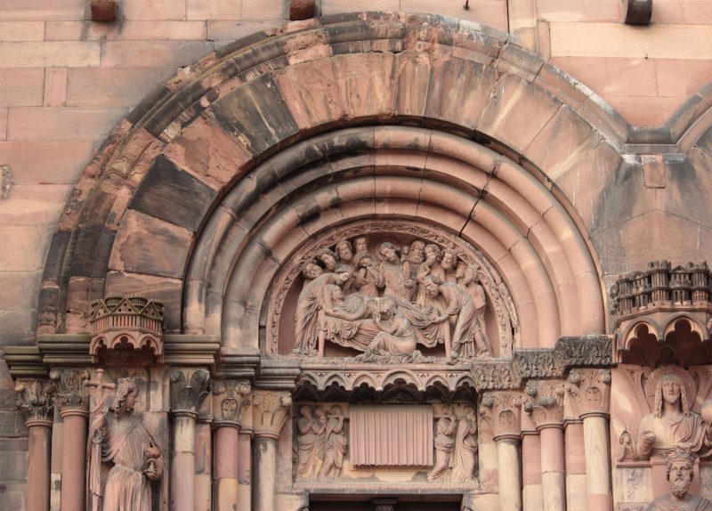 Agence Caillault ACMH – Transept sud de la Cathédrale – Strasbourg – Tympan ouest de la façade sud avant restauration