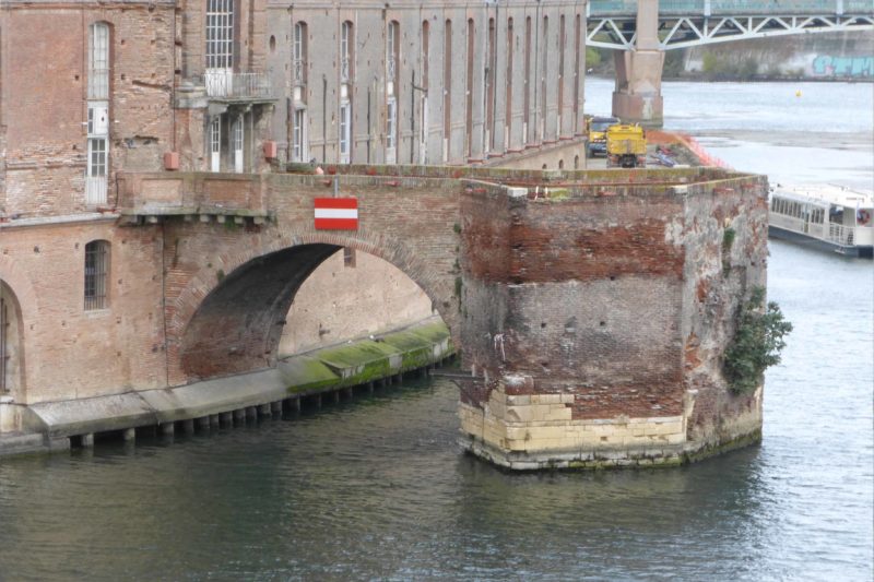 Agence Caillault ACMH – TOULOUSE – Hôtel-Dieu – Pile de l’ancien pont de la Daurade avant travaux depuis le pont neuf.