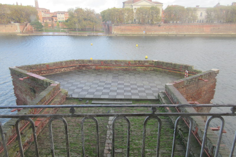 Agence Caillault ACMH – TOULOUSE – Hôtel-Dieu – Pile de l’ancien pont de la Daurade avant travaux depuis l’Hôtel-Dieu