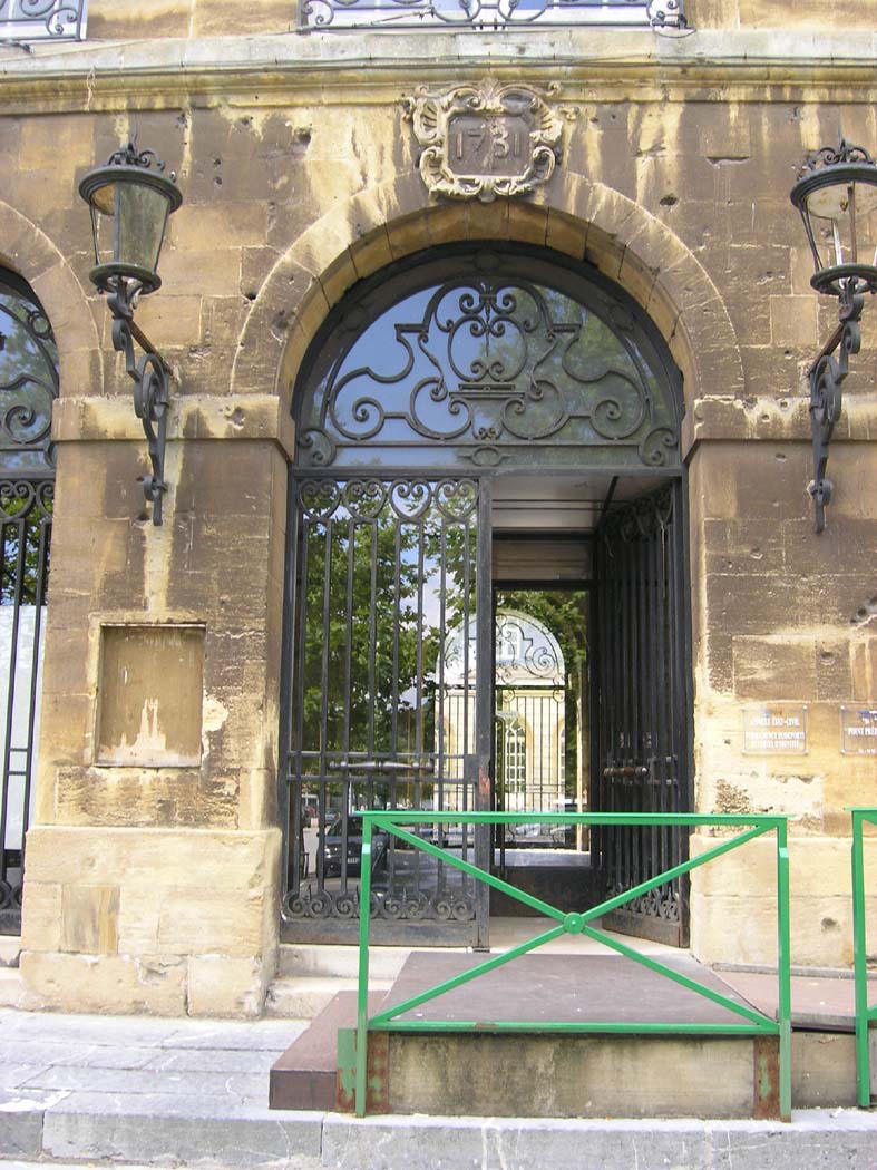 Agence Caillault ACMH – Ancien hôtel de ville – Longwy –  Porte d’entrée avant travaux