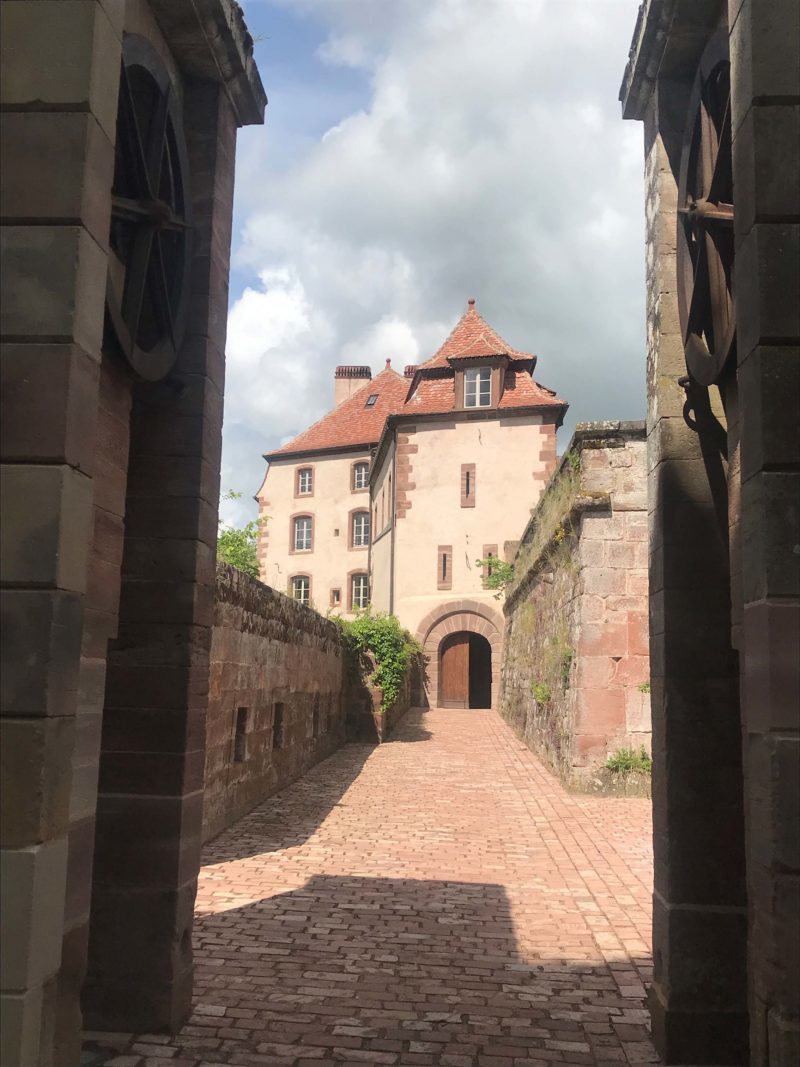 Agence Caillault ACMH – LA-PETITE-PIERRE – Château de Lützelstein – Entrée du chateau après la restauration2