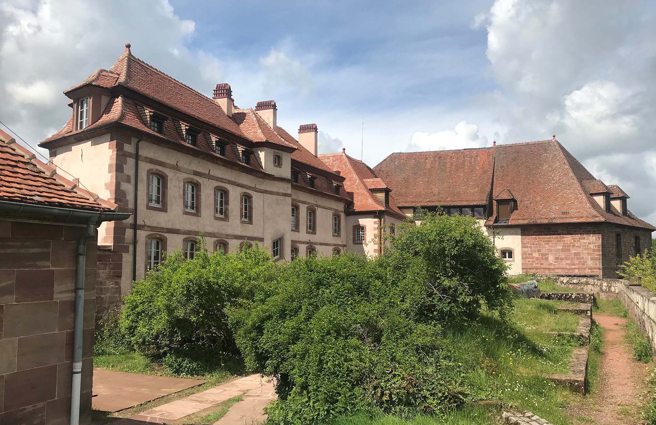 Agence Caillault ACMH – LA-PETITE-PIERRE – Château de Lützelstein – Façades intérieures après la restauration.