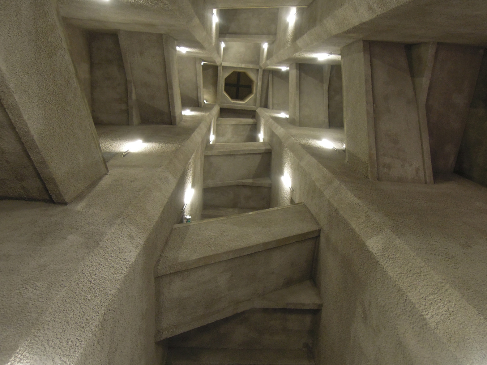 Agence Caillault ACMH – Ossuaire de Douaumont – Intérieur de la tour