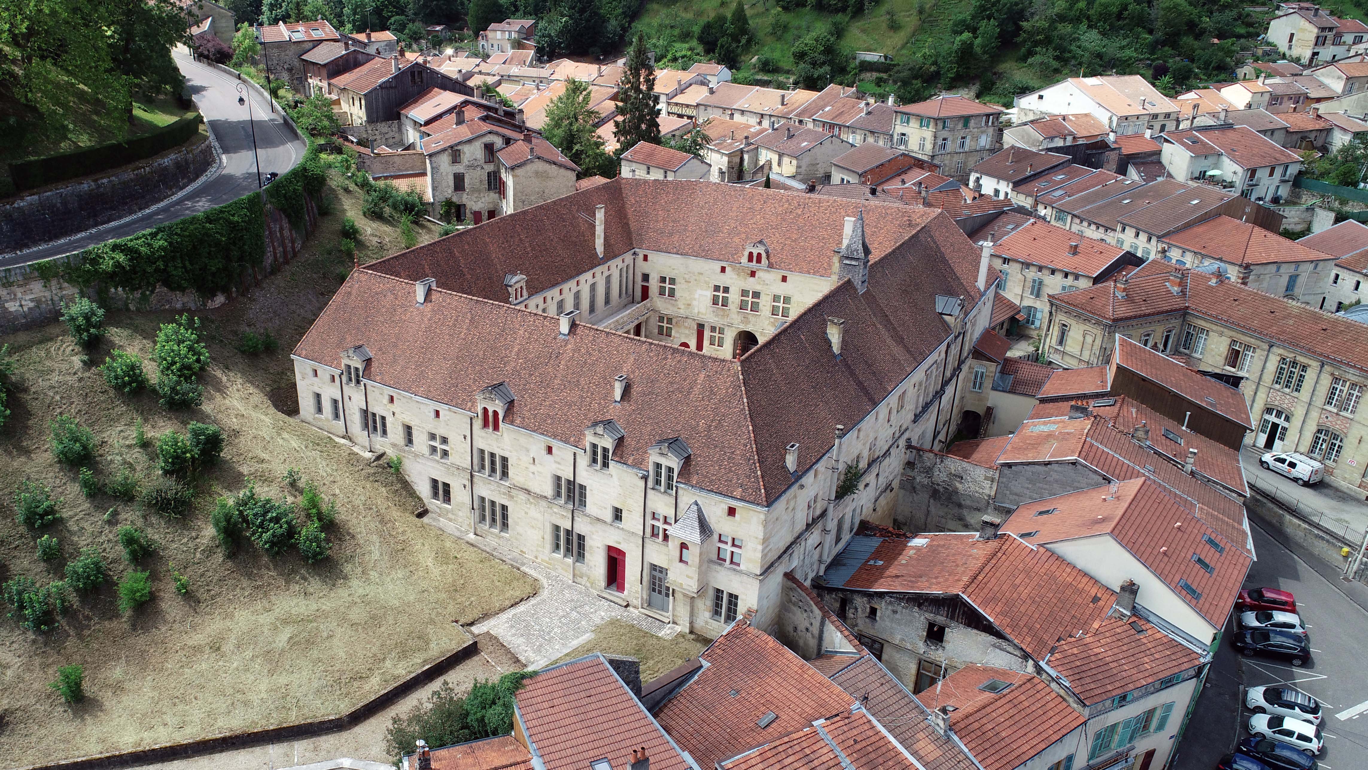 Agence Caillault ACMH – Collège Gilles de Trêves – Bar-le-Duc – Vue d’ensemble du collège après restauration