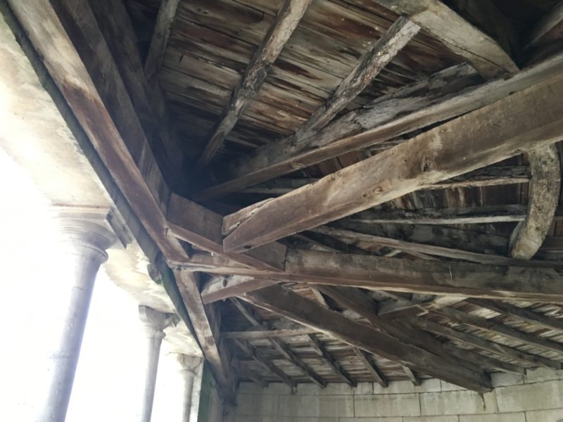 Agence Caillault ACMH – Grand lavoir-fontaine – Houdelaincourt – Charpente avant restauration