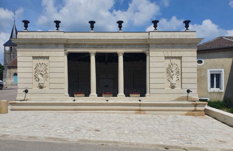 Agence Caillault ACMH – Grand lavoir-fontaine – Houdelaincourt –  Façade principale après restauration